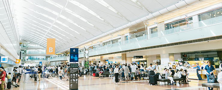 旅行の玄関口・羽田空港のロビー